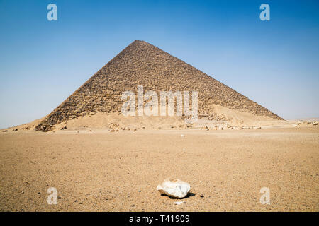 La pyramide rouge à Dahchour nécropole près du Caire, Egypte Banque D'Images