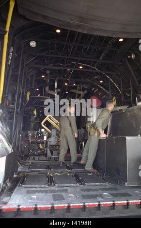 30 octobre 1993 Voir à l'intérieur d'un navire de l'USAF Lockheed AC-130H 'Spectre' stationné à l'aéroport de Mogadishu, Somalie. Banque D'Images