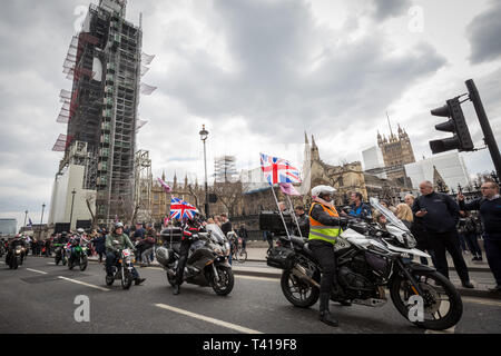 Rolling Thunder biker protester à Westminster, à l'appui de F "soldat" qui est en ce moment face à des accusations de la sanglante fusillade 1972 Dimanche. Banque D'Images