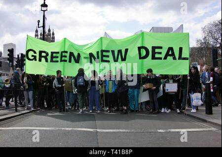 Londres, Royaume-Uni. 12 avril 2019, le 3e Students4Climate grève à la place du Parlement dans le centre de Londres. © Martin Foskett/Knelstrom Ltd Banque D'Images