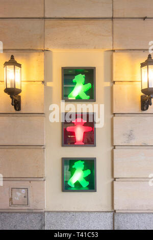 Célèbre Ampelmännchen passage piétons symboles dans Berlin Allemagne Banque D'Images