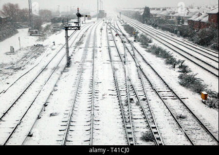 Des pistes couvertes de neige sur les lignes de chemin de fer en gare de Newport, dans le sud du Pays de Galles. 09/02/2007 Banque D'Images