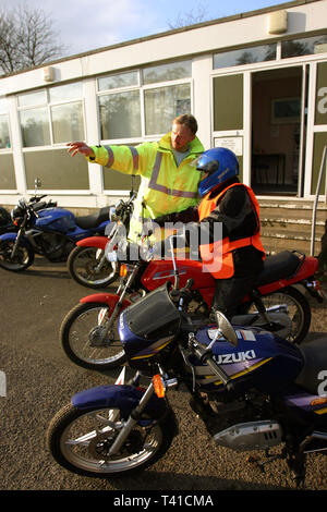 L'enseignement de l'instructeur moto (CBT) Formation de base obligatoire 11/12/2004 Banque D'Images