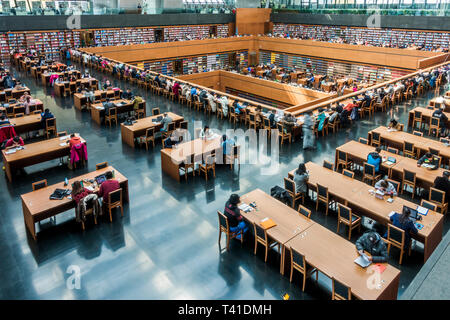 Beijing, Chine - Mar 26, 2017 : grand angle de visualisation de la salle de lecture principale de la Bibliothèque nationale de Chine. Banque D'Images