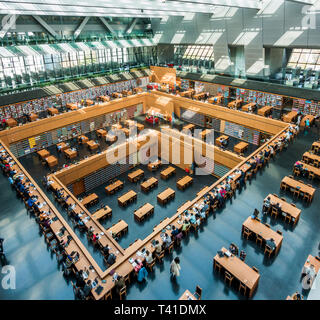 Beijing, Chine - Mar 26, 2017 : grand angle de visualisation de la salle de lecture principale de la Bibliothèque nationale de Chine. Banque D'Images