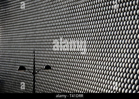 L'Angleterre, West Midlands, Birmingham City. Formes abstraites de l'immeuble moderne de Selfridges, partie de la centre commercial Bull Ring à Birmingham. Banque D'Images