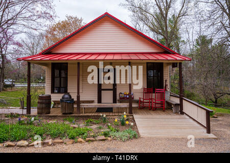 Great Falls, VA, USA -- Avril 11,2019. La réplication d'un ancien magasin général lors de l'historique Colvin Exécuter Mill, à Great Falls, VA. Banque D'Images