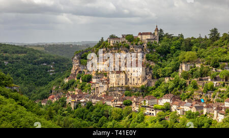 Rocamadour, un village dans le sud-ouest de la France. Le sanctuaire ici a attiré des pèlerins provenant de nombreux pays depuis des siècles. Banque D'Images