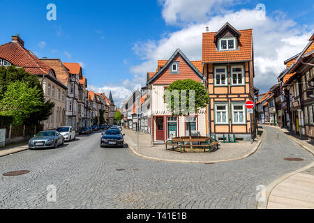 WERNIGRODE, ALLEMAGNE - Apr 26, 2018 : cadre en bois historique de maisons dans le centre de ville de Wernigerode en Saxe-Anhalt, Allemagne Banque D'Images