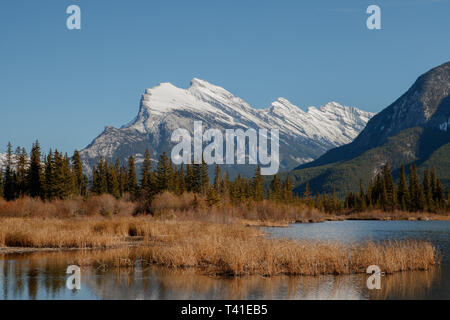 Les lacs Vermilion et le mont Rundle à Banff, Alberta, Canada Banque D'Images