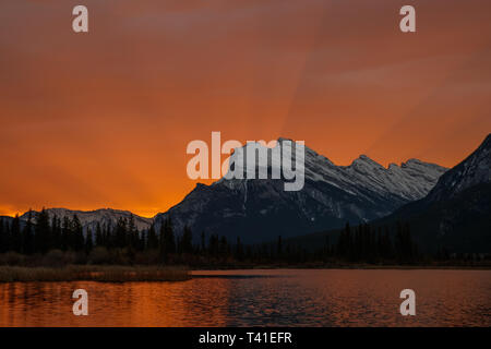 Les lacs Vermilion et le mont Rundle à Banff, Alberta, Canada Banque D'Images