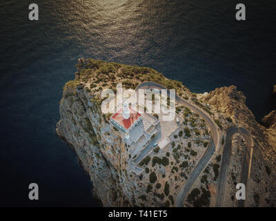 Phare dans la Serra de Tramuntana de Majorque à partir de ci-dessus Banque D'Images