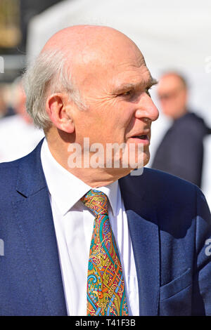 Sir Vince Cable MP (Leader, Lib Dems) sur College Green, Westminster le 11 avril 2019 Banque D'Images