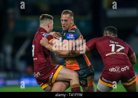 11 AVRIL 2019 , John Smiths Stadium, Huddersfield, Angleterre ; Betfred Super League, Round 10, Huddersfield Giants vs Castleford Tigers ; Liam Watts de Castleford Tigers sont abordées que Craig Crédit Milner/News Images Banque D'Images