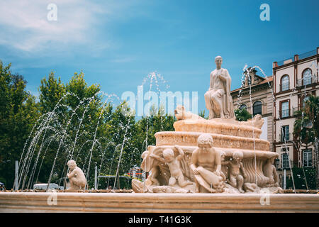 Séville, Espagne. Fontaine sur la place Puerta de Jerez à Séville, Espagne. Banque D'Images