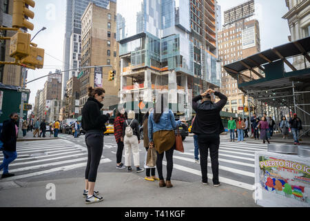 La construction et l'activité dans le centre de Manhattan à New York le dimanche 7 août 2019. (© Richard B. Levine) Banque D'Images