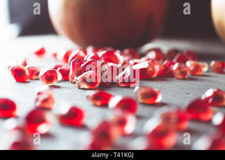 Natures mortes de fruits d'hiver avec un fond sombre pour la publicité Banque D'Images