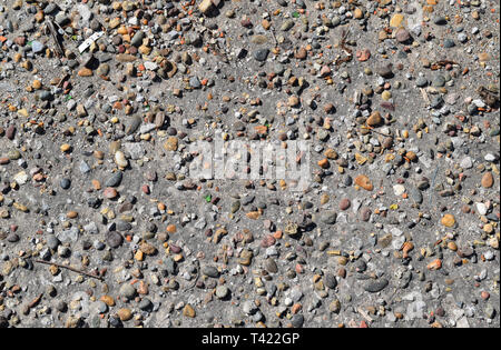Pastille dans vieille asphalte. La texture de fond de l'ancienne route. Banque D'Images