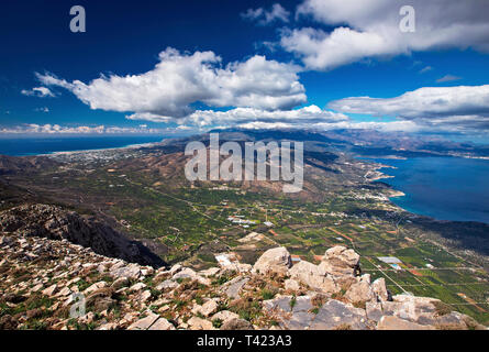 Point le plus étroit de la Crète, à 12 km (en ligne droite), d'Ierapetra à gauche (sud) à Pacheia Ammos à droite). Banque D'Images