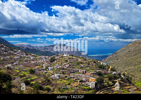 Thrypti village, l'un des plus beaux village de montagne d'Ierapetra municipalité, Lassithi, Crète, Grèce. Banque D'Images