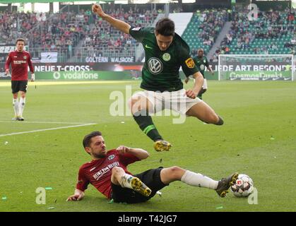 Wolfsburg, Allemagne. 06 avr, 2019. firo : 06.04.2019 Football, 1.Bundesliga, la saison 2018/2019 VfL Wolfsburg - Hanovre 96, les duels, plein la figure, l'utilisation de crédit dans le monde entier | : dpa/Alamy Live News Banque D'Images