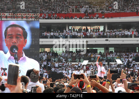 Jakarta, Jakarta, Indonésie. 18 Mar, 2018. JAKARTA, INDONÉSIE - 13 avril : candidat Président indonésien Joko Widodo parle de sa campagne à Stade Bung Karno lors de l'élection du Président de l'Indonésie à Jakarta, Indonésie le 13 avril 2019. L'Indonésie sera tenue de l'élection présidentielle, le 17 avril 2019. Credit : Sijori Images/ZUMA/Alamy Fil Live News Banque D'Images