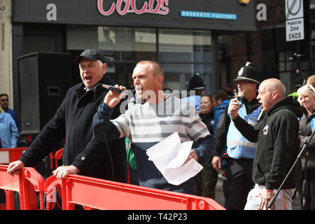 Wellington, Telford, Shropshire, Royaume-Uni, 13 avril 2019. Manifestant de la Ligue de défense anglaise parlant à Wellington, Shropshire. La marche de l'EDL a été réorganisée en raison de l'attaque terroriste des derniers mois en Nouvelle-Zélande. Photo de DAVID BAGNALL Banque D'Images