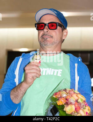 Séoul, Corée du Sud. 13 avr, 2019. L'acteur Robert Downey Jr. arrive à promouvoir 'film Avengers : Endgame' à l'aéroport international de Gimpo à Séoul, Corée du Sud le 13 avril 2019. Le film sortira en France le 25 avril. Credit : Lee Sang-ho/Xinhua/Alamy Live News Banque D'Images