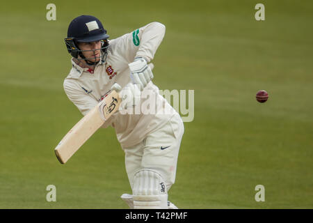 Londres, Royaume-Uni. 13 avril, 2019. Robbie au bâton blanc comme Surrey prendre sur l'Essex, le troisième jour des match de championnat Specsavers County à la Kia Oval. David Rowe/ Alamy Live News Banque D'Images