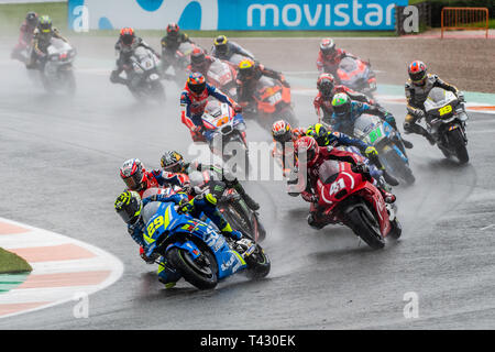 Valence/Espagne - 11/18/2018 - Les coureurs passant par tour 4 sur le tour d'ouverture du GP de Valence Banque D'Images