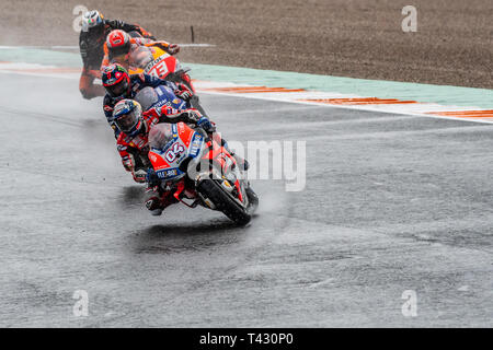 Valence/Espagne - 11/18/2018 - # 04 Andrea Dovizioso (Ducati) # 25 Maverick Viñales (Yamaha) au virage 4 au cours de la GP de Valence Banque D'Images