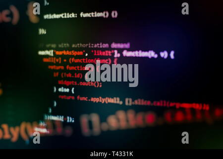 Les données de l'ordinateur de course / WWW la programmation. Script de codage texte à l'écran. Photo gros plan de l'ordinateur portable. Banque D'Images