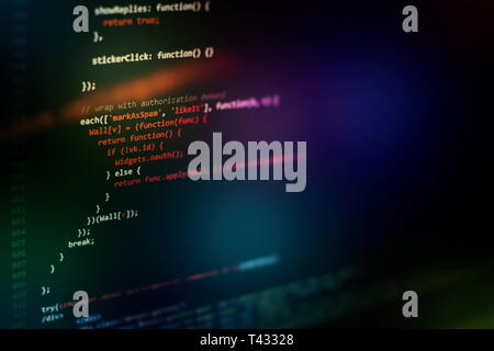 Les données de l'ordinateur de course / WWW la programmation. Script de codage texte à l'écran. Photo gros plan de l'ordinateur portable. Banque D'Images