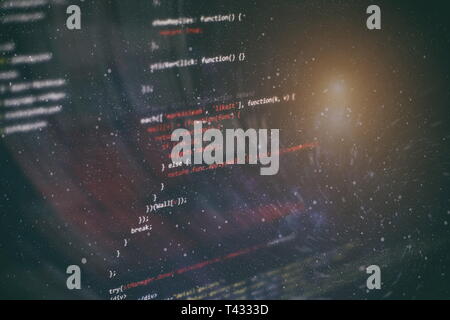 Les données de l'ordinateur de course / WWW la programmation. Script de codage texte à l'écran. Photo gros plan de l'ordinateur portable. Banque D'Images