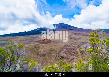 Vue sur le Piton de la Fournaise volcan, parc national à l'île de la réunion Banque D'Images