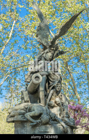 Monument pour les héros de la deuxième de mai (Heroes del Dos de Mayo) groupe de sculptures en bronze faite par Aniceto Marinas. Situé à général Fanjul Garde Banque D'Images