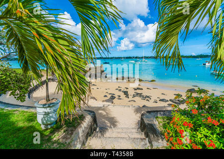 Plage publique à Grand Baie, Ile Maurice, Afrique du Sud Banque D'Images