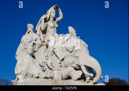 Sculptures allégoriques asiatiques faisant partie de l'Albert Memorial à Kensington Gardens, Londres, Royaume-Uni Banque D'Images