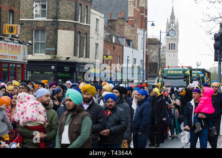 Gravesend, Kent, UK. Le Vaisakhi Festival 13 avril 2019. Gravesend s'anime avec les couleur que la communauté sikhe célèbrent Vaisakhi. Banque D'Images