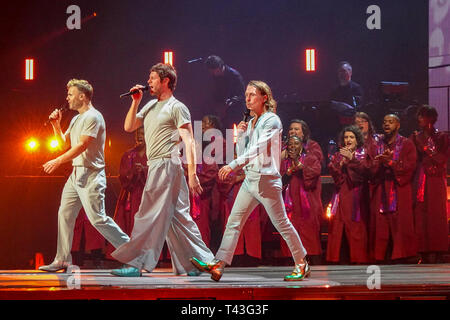 11 avril 2019 - Gary Barlow, Mark Owen, Howard Donald et du groupe de pop britannique, Take That, effectuer à la Sheffield Arena sur la soirée d'ouverture de leur UK Tour 2019 (Crédit Image : © Myles Wright/Zuma sur le fil) Banque D'Images