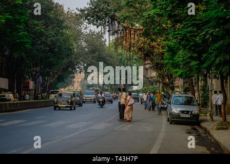 Mumbai, Inde - 1 janvier 2012 : Street dans le quartier Colaba de Mumbai (Inde) Banque D'Images