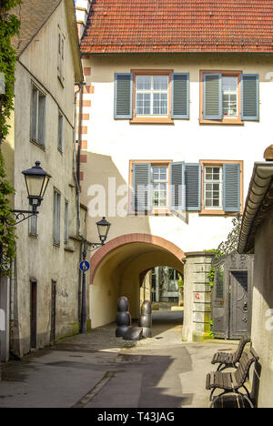 Au lac de Constance Constance, Baden-Wurttemberg, Allemagne, Europe : sculpture en bronze "chwurhand' par Franz Gutmann dans Torgasse Street. Banque D'Images