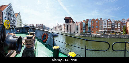 La ville de Gdansk, en Pologne, à partir de l'arrière de l'ancien musée navire marchand "oldek» Banque D'Images