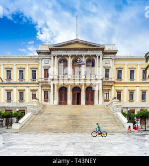 La théorie néoclassique du marbre blanc d'un hôtel de ville de Ermoupolis à Syros, Grèce Banque D'Images