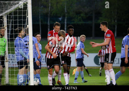 OGEDI JUNIOR de Derry City FC célèbre avec GREGG SLOGGETT après le 1er Derry but durant le montage de la Ligue Airtricity entre AFC UCD & EC Derry Banque D'Images