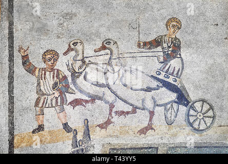 Les enfants roms's course de chars du vestibule de l'Smnall Circus, salle n° 41 - mosaïques romaines de la Villa Romana del Casale qui containis le ri Banque D'Images