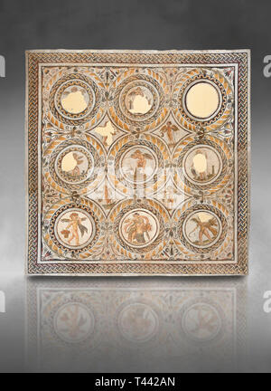 Photo d'une mosaïque romaine représentant design silène et la pêche, de l'amours ancienne ville romaine de Thysdrus. 3ème ANNONCE de siècle, la Chambre des fleurs. El Banque D'Images