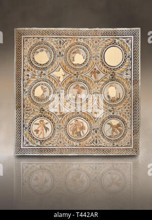 Photo d'une mosaïque romaine représentant design silène et la pêche, de l'amours ancienne ville romaine de Thysdrus. 3ème ANNONCE de siècle, la Chambre des fleurs. El Banque D'Images