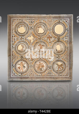 Photo d'une mosaïque romaine représentant design silène et la pêche, de l'amours ancienne ville romaine de Thysdrus. 3ème ANNONCE de siècle, la Chambre des fleurs. El Banque D'Images