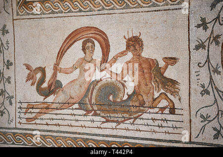 Photo d'une conception mosaïque romaine représentant des scènes de la vie de Dionysos, une scène avec Ichthyocentaurs à queue de poisson, et des centaures, de l'Nereids Banque D'Images